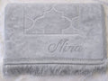 Tapis gris avec prénom personnalisé