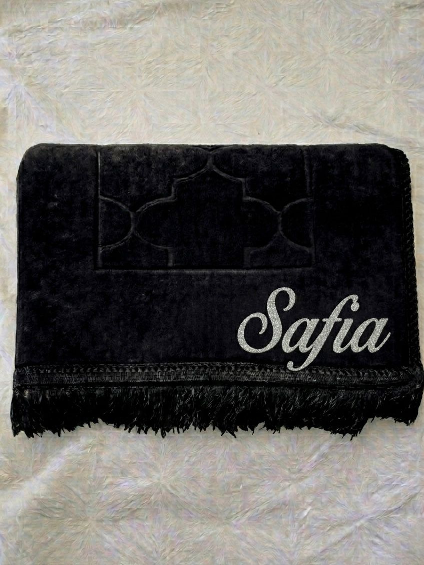 Tapis noir full black avec prénom personnalisé